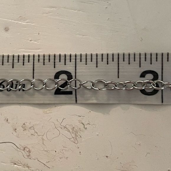 6” silver tone chain‎ bracelet and silver tone round “loyal” engravable charm - Picture 7 of 8